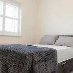 Lovely 4 Bedroom House Near Doncaster Racecourse!
